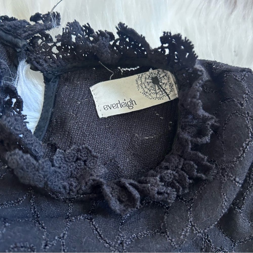 Everleigh black lace sleeveless top size small - Picture 6 of 8